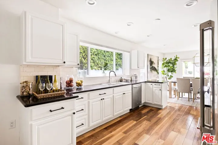 1137 S Ridgeley Drive, Los Angeles, California 90019