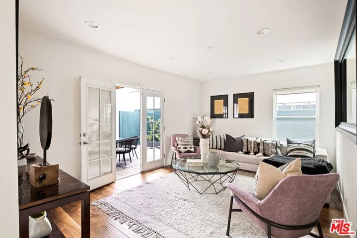 1137 S Ridgeley Drive, Los Angeles, California 90019