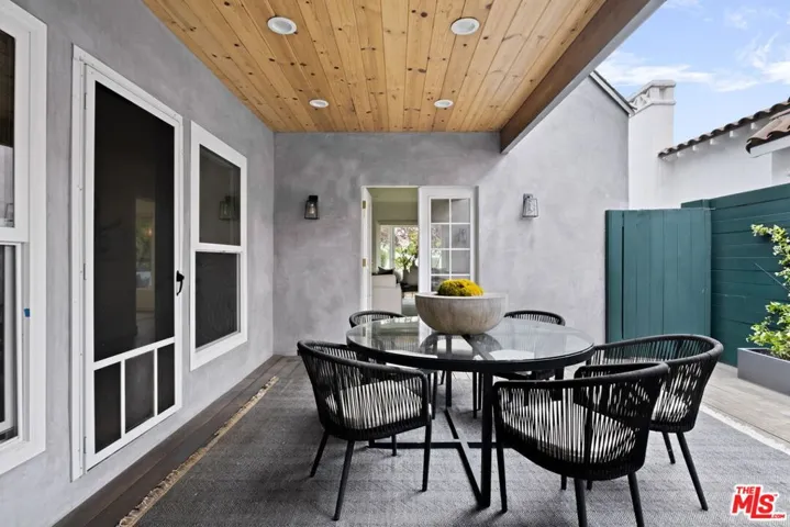 1137 S Ridgeley Drive, Los Angeles, California 90019