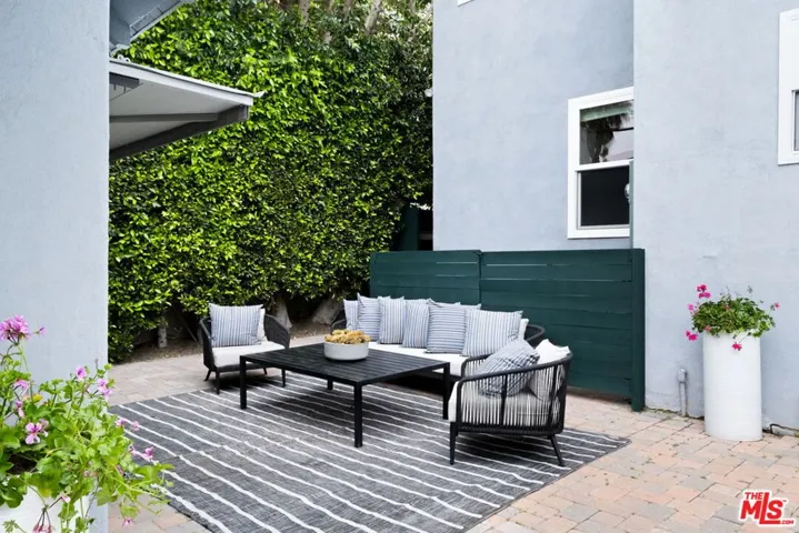 1137 S Ridgeley Drive, Los Angeles, California 90019