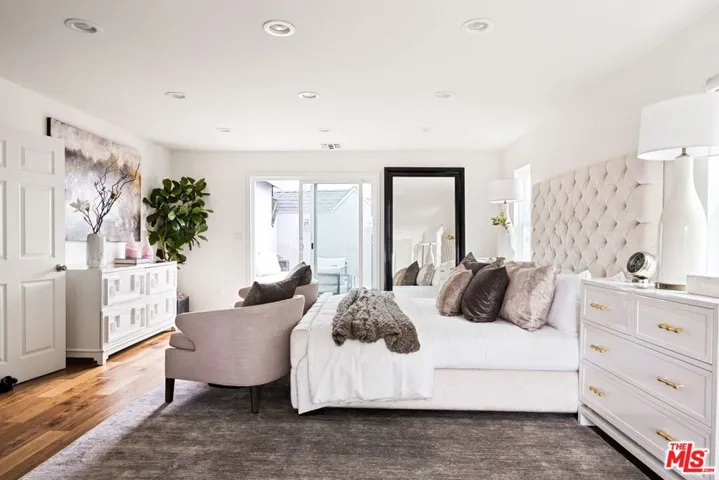 1137 S Ridgeley Drive, Los Angeles, California 90019