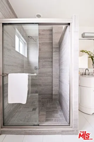 1137 S Ridgeley Drive, Los Angeles, California 90019