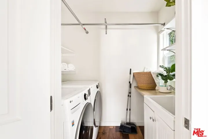 1137 S Ridgeley Drive, Los Angeles, California 90019
