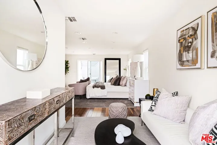 1137 S Ridgeley Drive, Los Angeles, California 90019