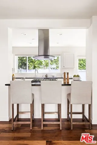 1137 S Ridgeley Drive, Los Angeles, California 90019