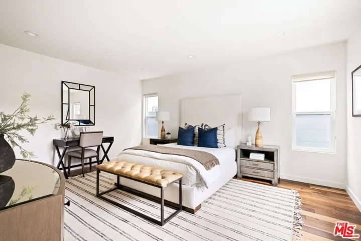 1137 S Ridgeley Drive, Los Angeles, California 90019