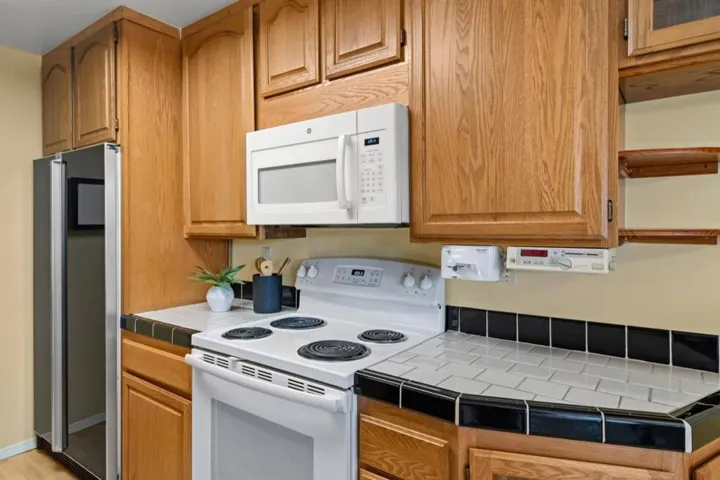 2464 W Bayshore Road 3, Palo Alto, California 94303