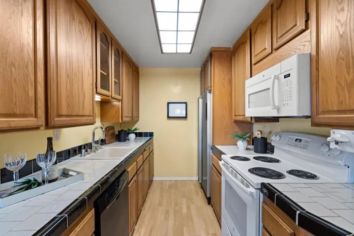 2464 W Bayshore Road 3, Palo Alto, California 94303