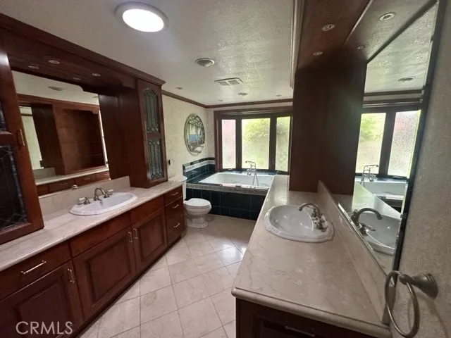 17334 Knapp Street, Northridge, California 91325