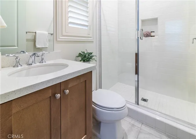 Downstair bedroom in suite bathroom