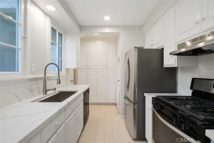 221 W Grandview Avenue, Sierra Madre, California 91024