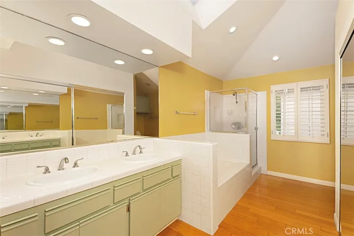 Primary bathroom w/Jacuzzi tub, walk in shower, walk in closet and dual vanity.