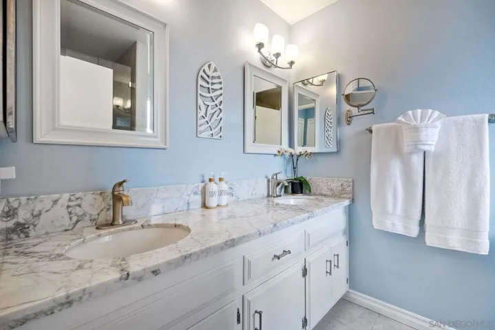 10151 Via Marmol, Escondido, California 92026