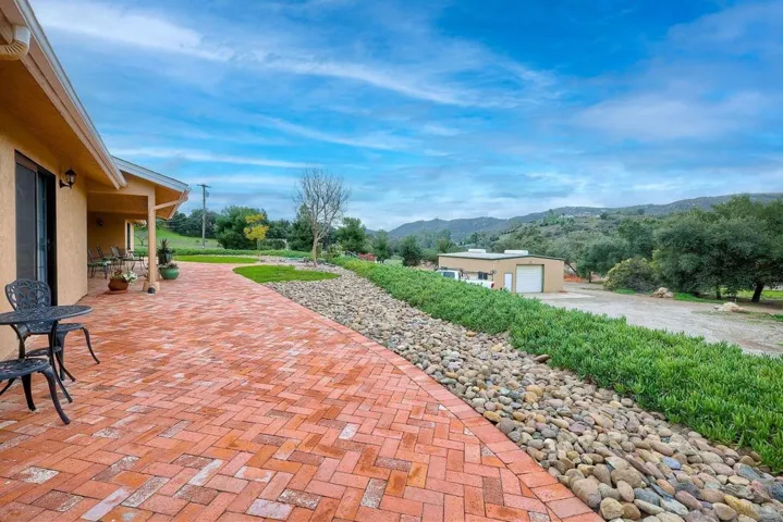 10151 Via Marmol, Escondido, California 92026