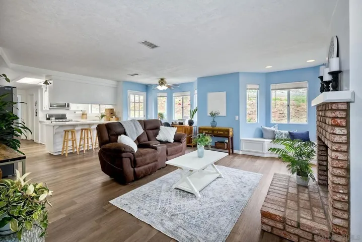 10151 Via Marmol, Escondido, California 92026