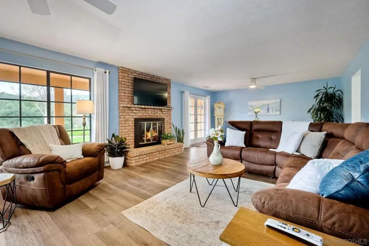 10151 Via Marmol, Escondido, California 92026