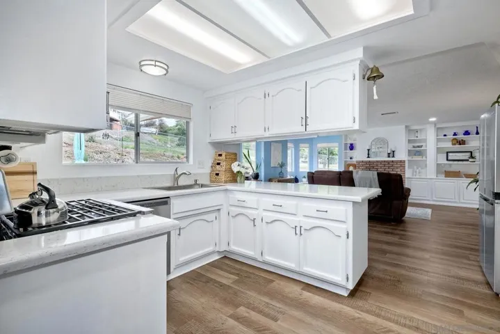 10151 Via Marmol, Escondido, California 92026