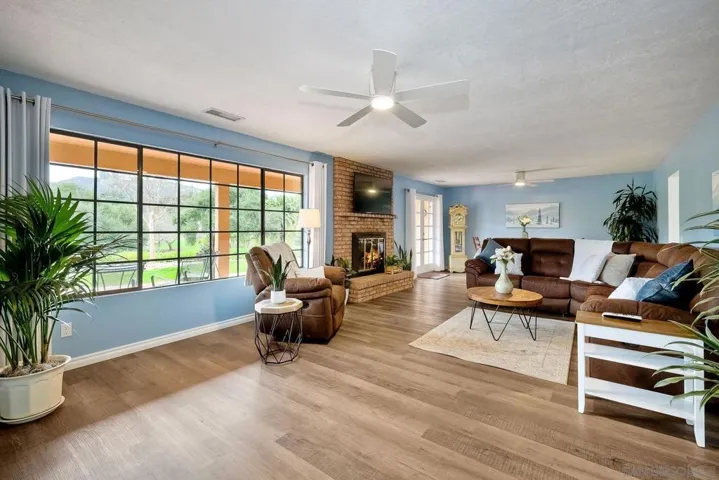 10151 Via Marmol, Escondido, California 92026