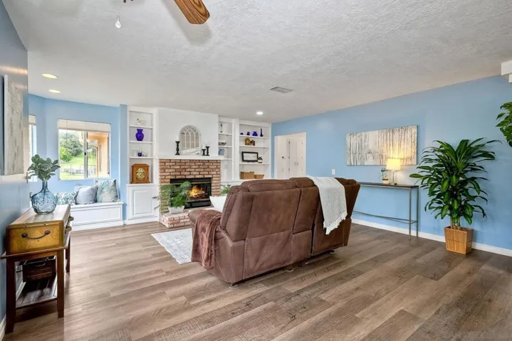 10151 Via Marmol, Escondido, California 92026