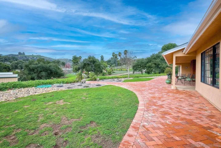 10151 Via Marmol, Escondido, California 92026