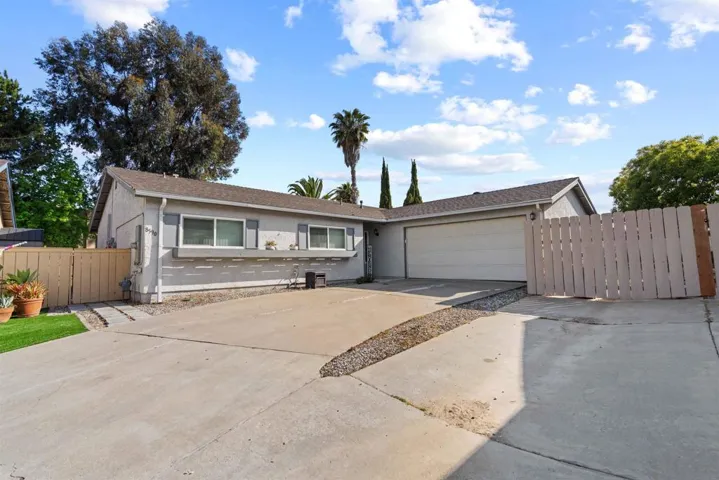 8590 Lake Bluffs Cir, Spring Valley, California 91977