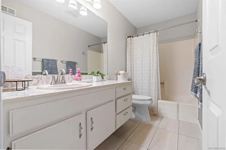 8590 Lake Bluffs Cir, Spring Valley, California 91977
