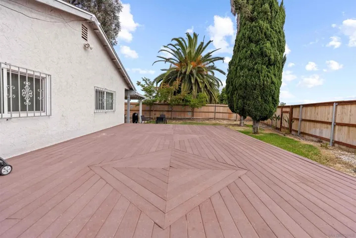 8590 Lake Bluffs Cir, Spring Valley, California 91977