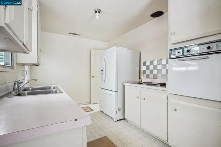 2892 Ruff Ave, Pinole, California 94564
