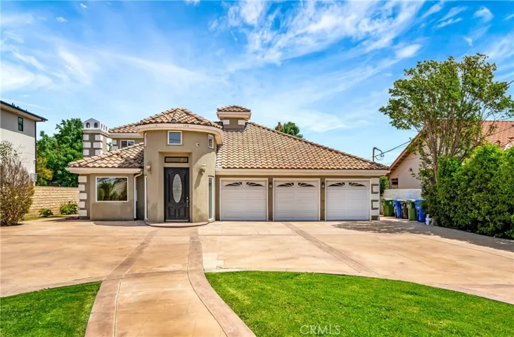 8820 Encino Avenue, Sherwood Forest, California 91325