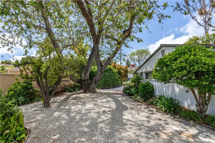 10 Stallion Road, Rancho Palos Verdes, California 90275