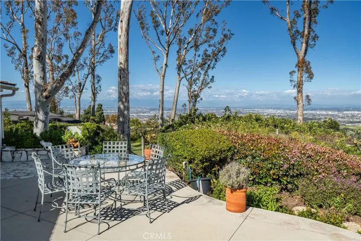 10 Stallion Road, Rancho Palos Verdes, California 90275