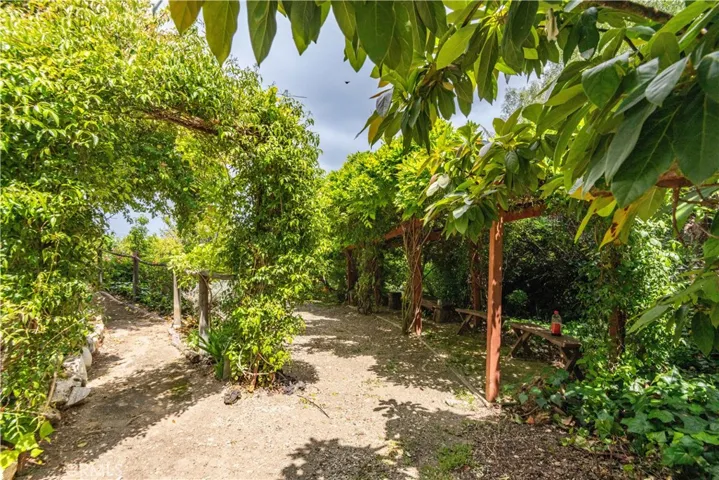 10 Stallion Road, Rancho Palos Verdes, California 90275