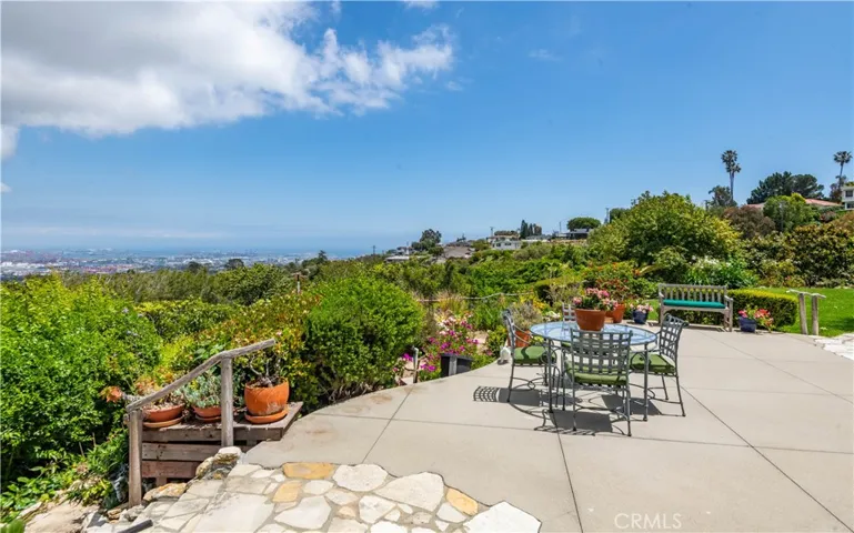 10 Stallion Road, Rancho Palos Verdes, California 90275