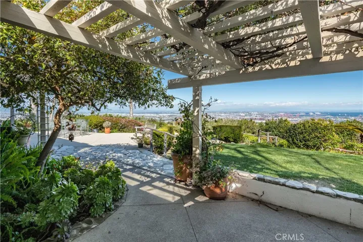 10 Stallion Road, Rancho Palos Verdes, California 90275