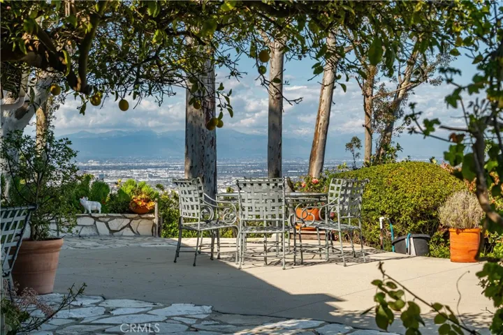 10 Stallion Road, Rancho Palos Verdes, California 90275