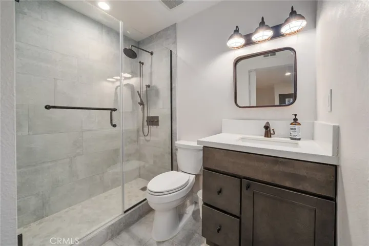 Shared bathroom on 2nd floor
