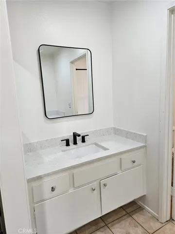 Beautiful Primary bath sink and quartz coutertop
