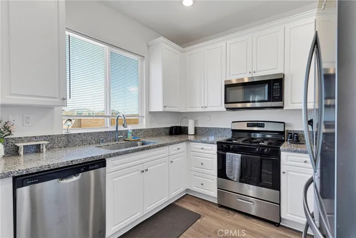 12056 Beverly Glen Street, Victorville, California 92392
