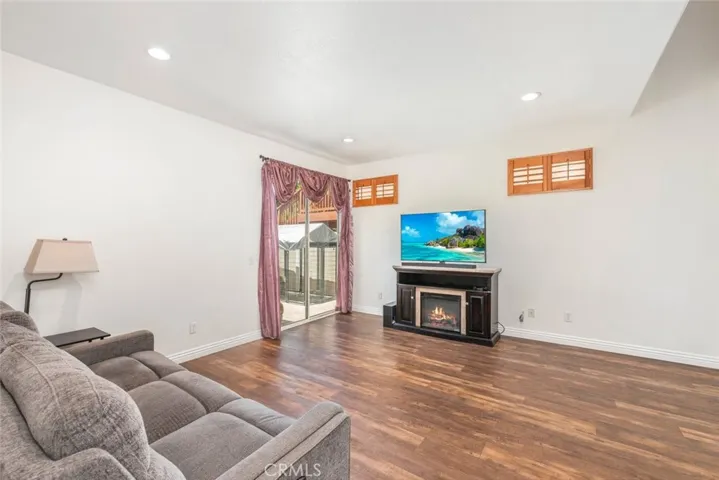 1031 Regina Way, Corona, California 92882
