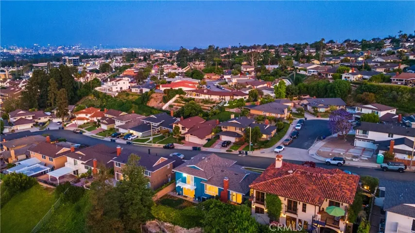 NEIGHBORHOOD VIEW 4