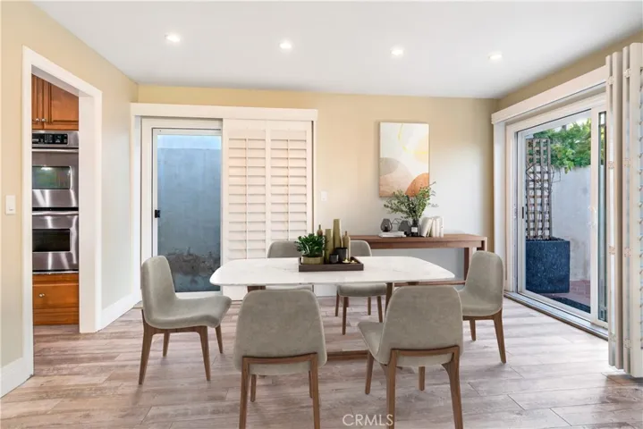 FORMAL DINING AREA - VIRTUALLY STAGED
