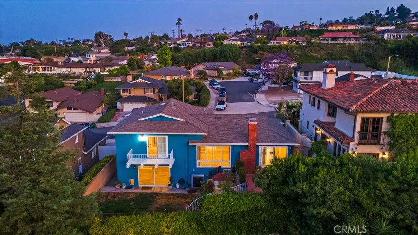 NEIGHBORHOOD VIEW 6
