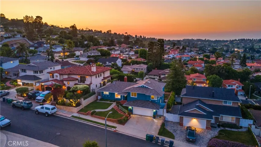 NEIGHBORHOOD VIEW 9