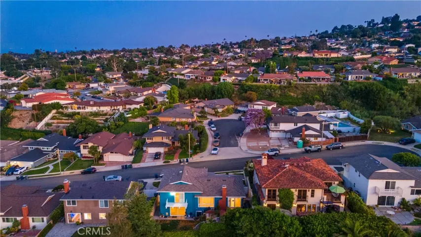 NEIGHBORHOOD VIEW 5