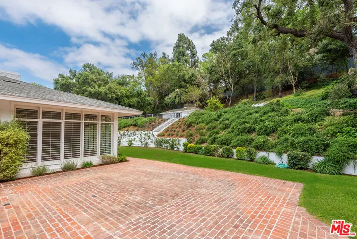 15638 Royal Oak Road, Encino, California 91436
