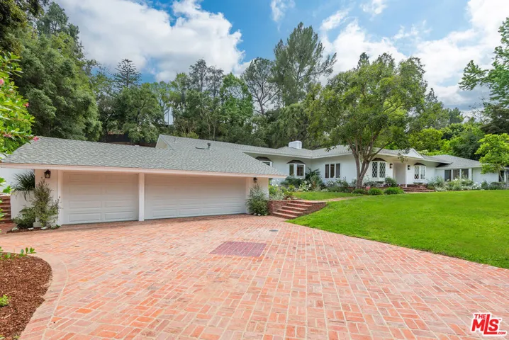 15638 Royal Oak Road, Encino, California 91436