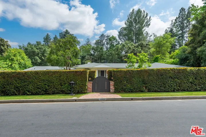 15638 Royal Oak Road, Encino, California 91436