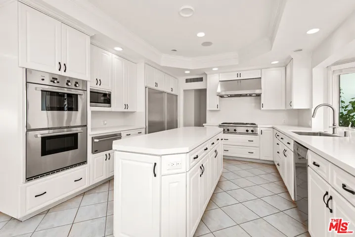 15638 Royal Oak Road, Encino, California 91436