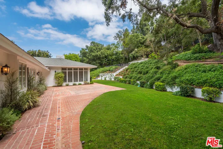 15638 Royal Oak Road, Encino, California 91436