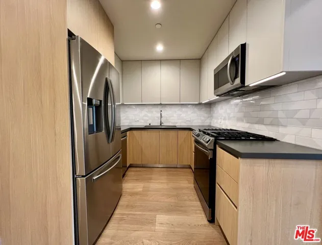 1001 N Fairfax Avenue 309, West Hollywood, California 90046